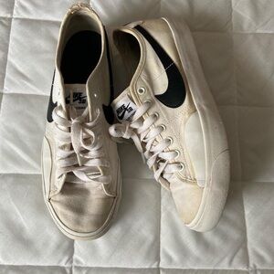 nike black+white low blazers